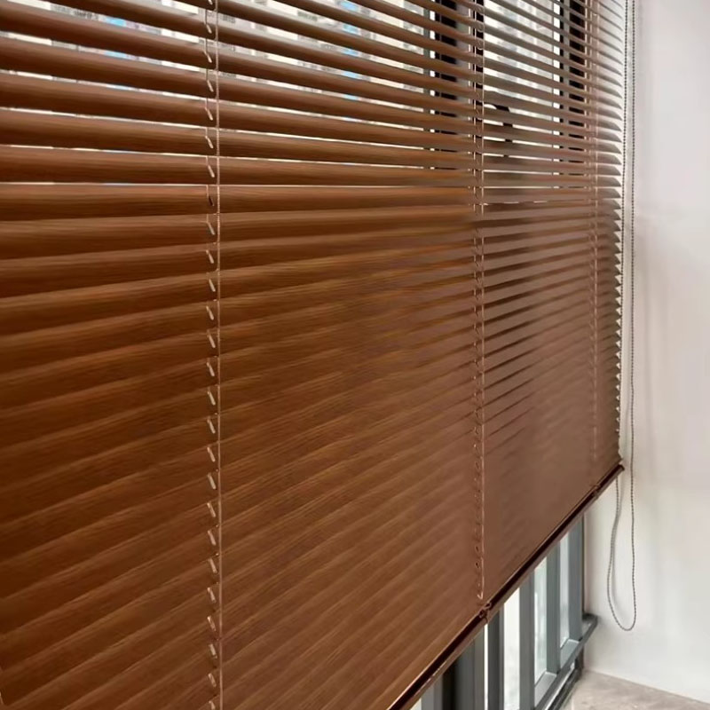 Persianas venecianas de madera sintética